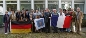 Gruppenfoto vor dem Rathaus